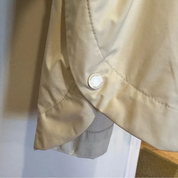 Columbia Plus Size Cream Colored Lillian Ridge Rain Jacket for Spring - Picture 4 of 13